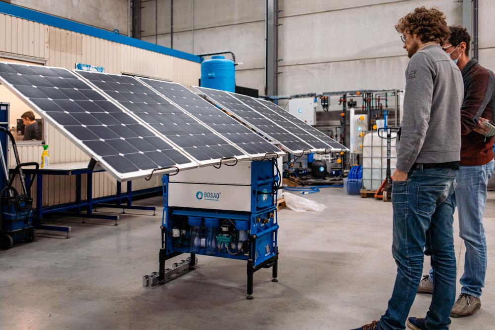 BOSAQ met één van hun waterzuiverinstallaties