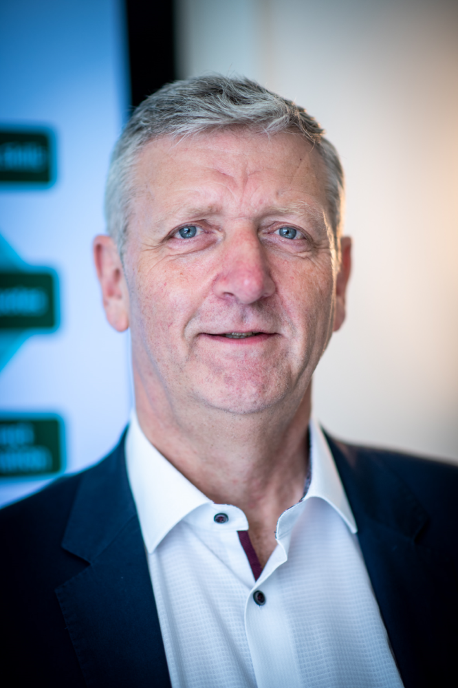 Afbeelding met Menselijk gezicht, persoon, kleding, Voorhoofd