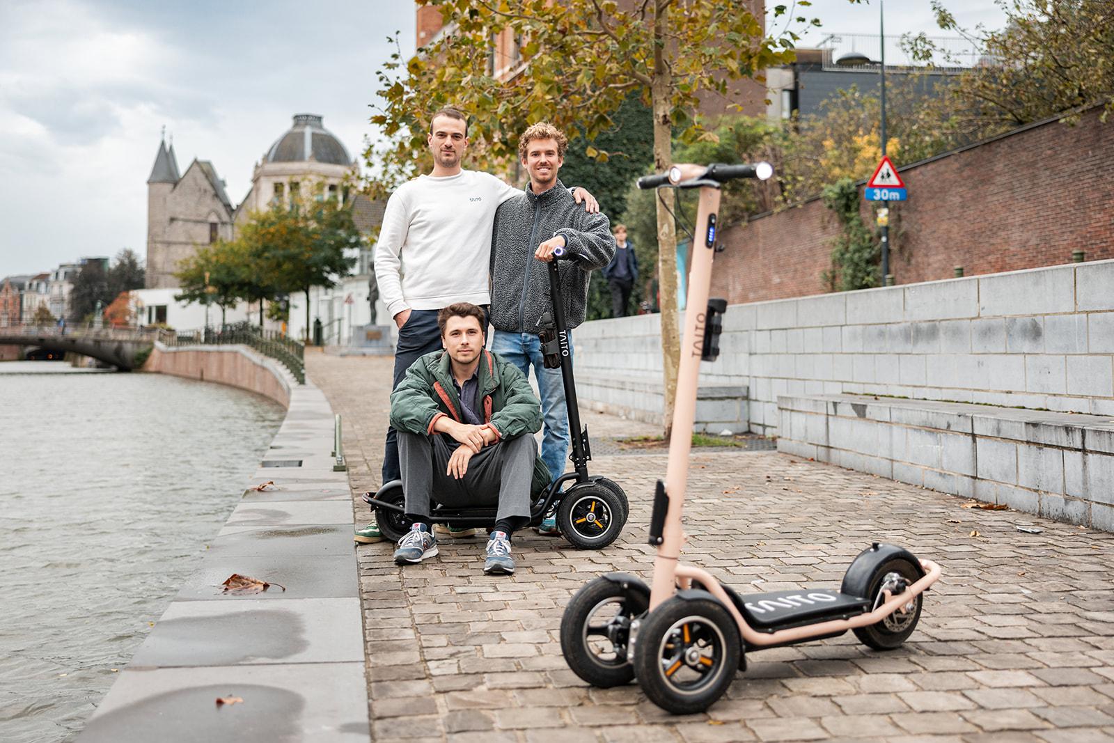 De drie oprichters van Taito Jules Dobbelaere, Nathan De Baets en François Desmet (onderaan) willen op termijn ook andere elektrische producten ontwikkelen zodat ze meerdere doelgroepen bereiken.