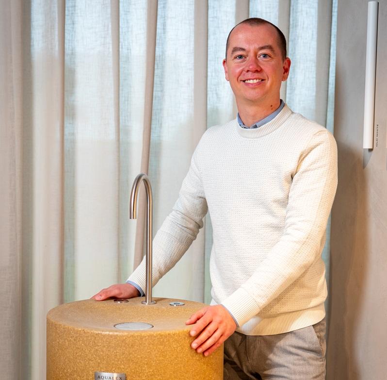 AQUALEX lanceert waterzuil uit gerecycleerde materialen CMO Kevin de Caluwé