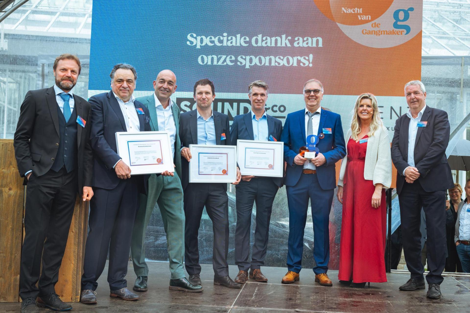 Vlnr Dirk Lindemans (Brouwerij Lindemans), Geert Lindemans (Brouwerij Lindemans), Kris Claes (gedelegeerd bestuurder Voka-KvK Vlaams-Brabant), Dieter Soens (Ijsfabriek Strombeek), Johan Huygens (Scott Sportech Benelux), Jan Ingels (Tiense Suikerraffinaderij), Danielle Vanwesenbeeck (voorzitter Voka-KvK Vlaams-Brabant), Jan Spooren (gouverneur Vlaams-Brabant)