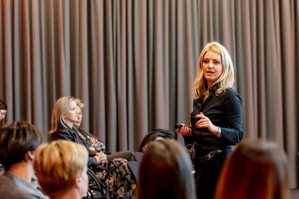 Fotoalbum: Slaapexperte Annelies Smolders is te gast bij Ladies@Voka