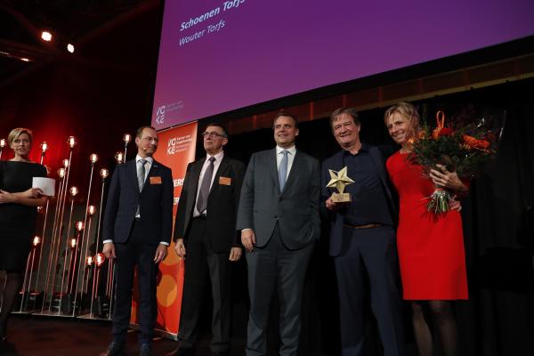 overhandiging award