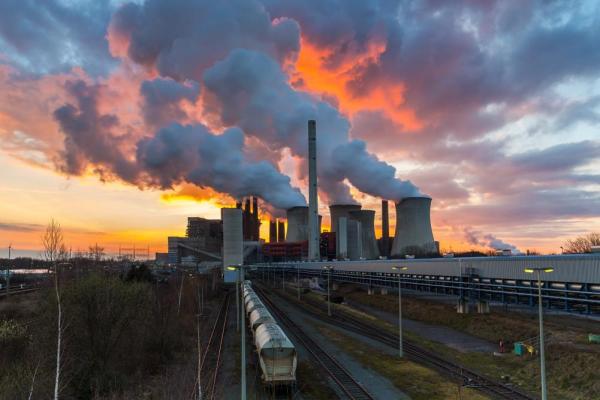 Voka pleit voor constructieve dialoog over CO2 uitstoot bedrijven