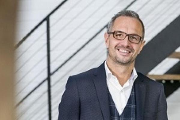 Tom Laveren3