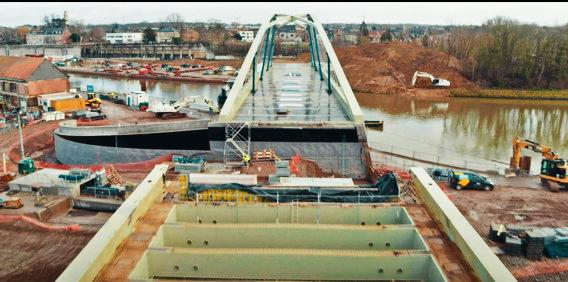 Nieuwe Zuidbrug vaart naar definitieve locatie