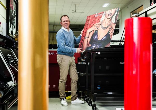 Ary Maes van AMS Digital Printing vertelt zijn ondernemersverhaal in het ondernemersmagazine van Voka Antwerpen-Waasland