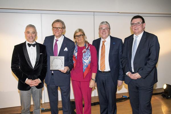 Willy Naessens krijgt titel ‘Voka-Legende’ tijdens geanimeerde Oost-Vlaamse nieuwjaarsreceptie