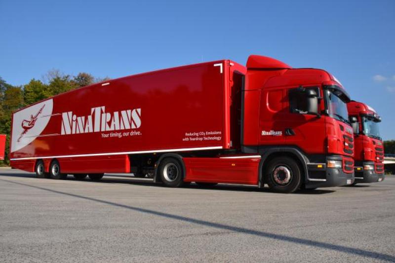 Ninatrans toont hart voor honden in nesten