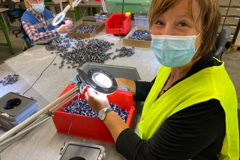 Kathleen Krekels (N-VA) staat in voor kwaliteitscontrole bij maatwerkbedrijf Werminval