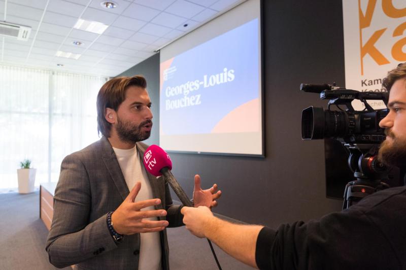 Georges-Louis Bouchez doet een interview met RTV over de geïndexeerde lonen