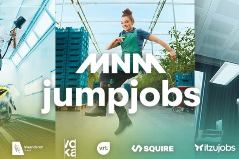 Jumpjobs meisje dat springt