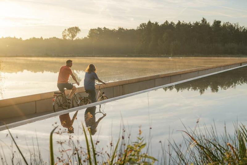 Fietsen door het water 