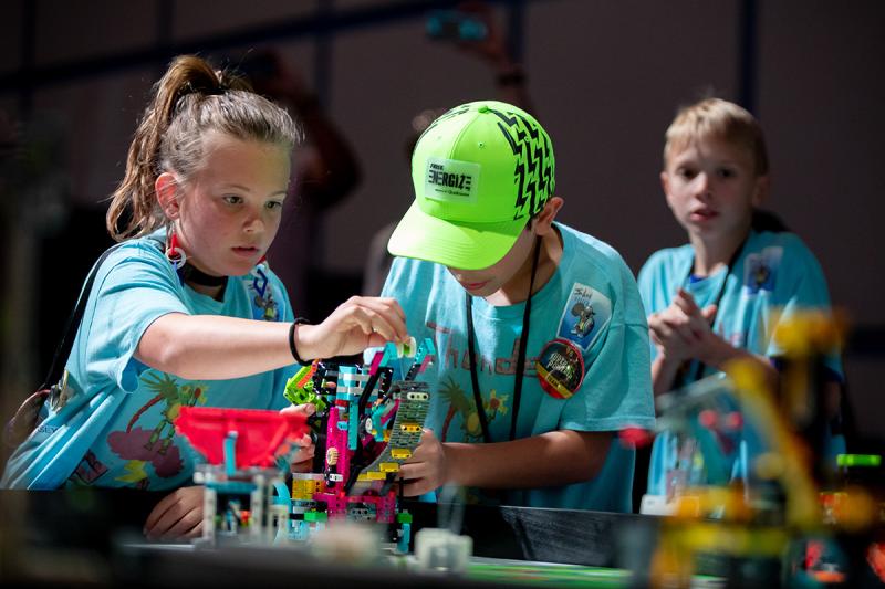 Meer dan 200 Belgische jongeren tonen met LEGO-robots technisch talent