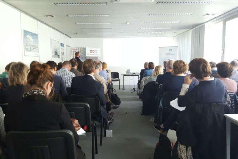 Luchtvrachtsector slaat de brug naar het onderwijs