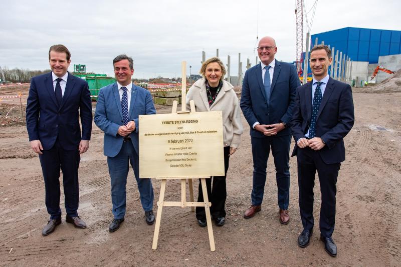 Kris Declercq (burgemeester Roeselare), Filip Malefason (VDL), Hilde Crevits (Vlaams minister van Economie, Innovatie en Werk), Willem van der Leegte (VDL) en Peter Wouters (VDL).