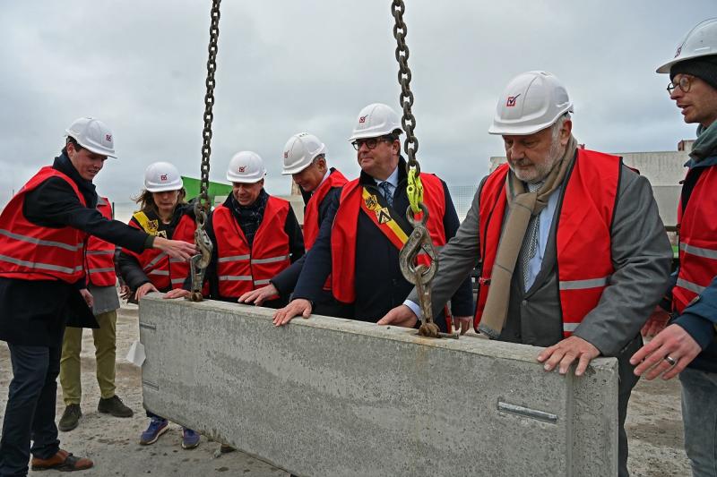 Bouw van 12 vliegtuighangars gestart in Oostende