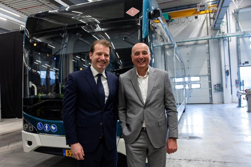 VDL Bus Roeselare opent hypermoderne fabriek Willem van der Leegte en Alain Doucet