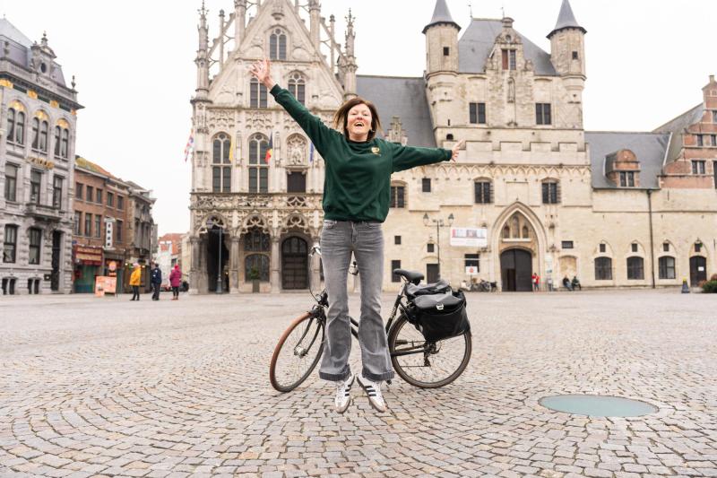 Kaat waagde De Sprong met de fietsgids – de wandelgids