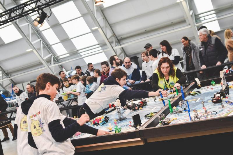 Meer dan 300 Belgische en Luxemburgse jongeren tonen met LEGO-robots technisch talent