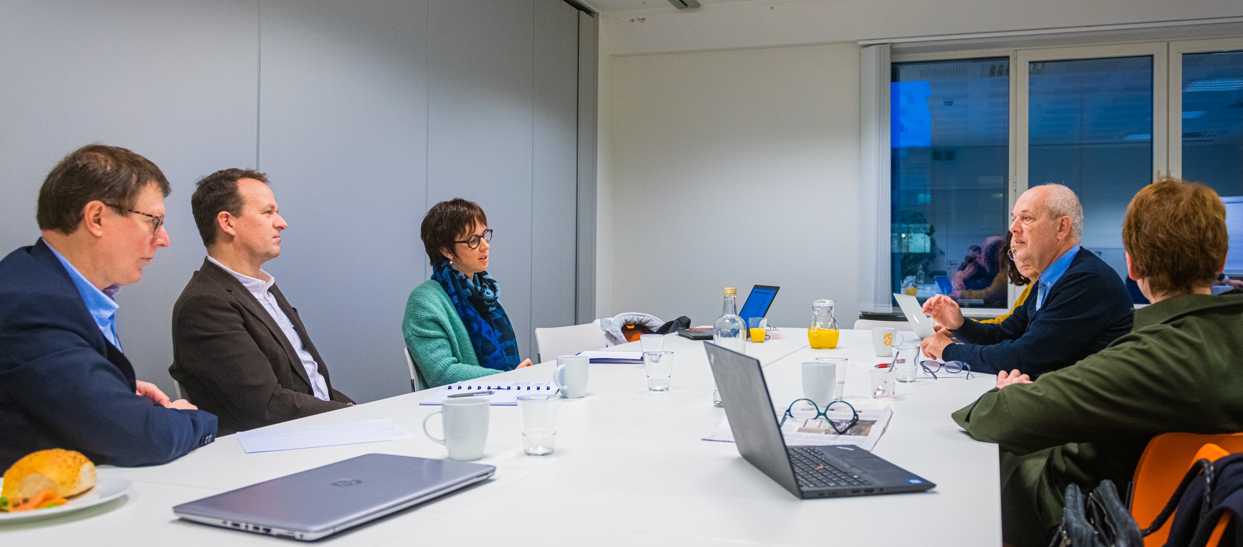 Deelnemers van het gesprek in discussie